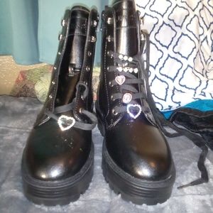 Guess size 7M boots